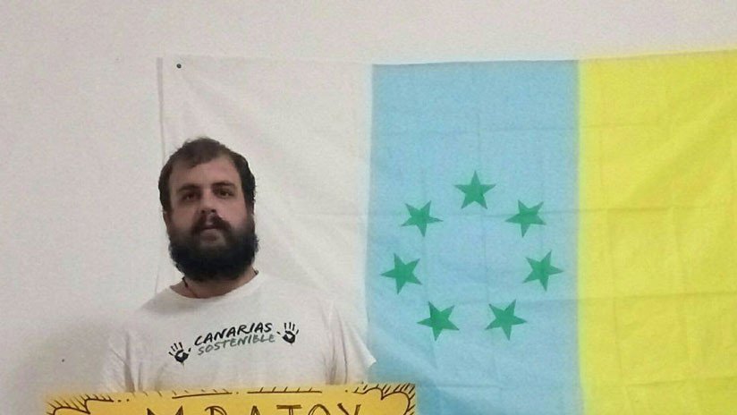 Detienen a un activista español por escribir en Facebook "Los Borbones a los tiburones"