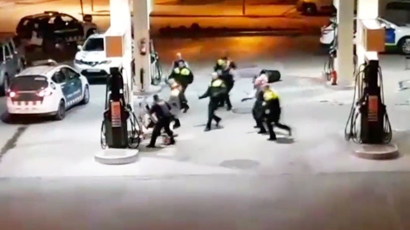VIDEO: Un hombre se enfrenta a 9 policías con una motosierra en España