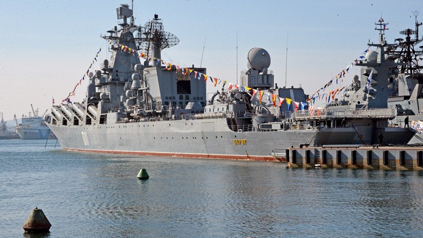 VIDEO: Dos destructores y un crucero ruso simulan un ataque costero en el Pacífico