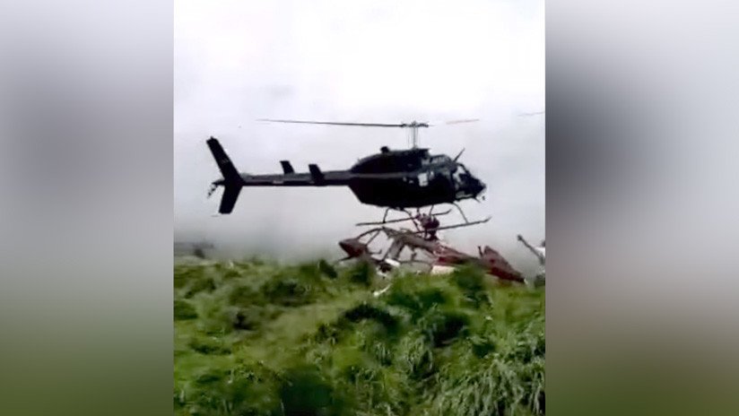 VIDEO: Se accidenta un helicóptero cuando intentaba rescatar los restos de otra aeronave en Colombia