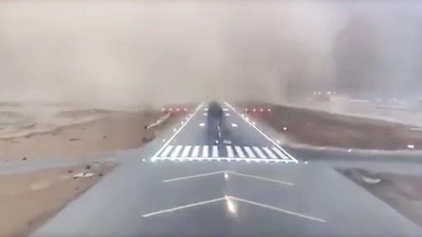 VIDEO: Aterrizaje durante una potente tormenta de arena en Arabia Saudita
