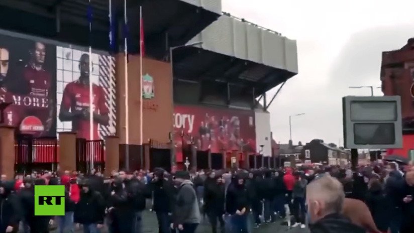 VIDEO: Acusan a dos hinchas de la Roma de causar una grave lesión a un aficionado del Liverpool