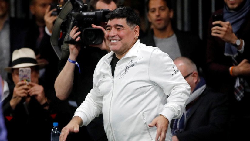 VIDEO: Maradona cumple el sueño de un niño que nació sin piernas jugando al fútbol con él