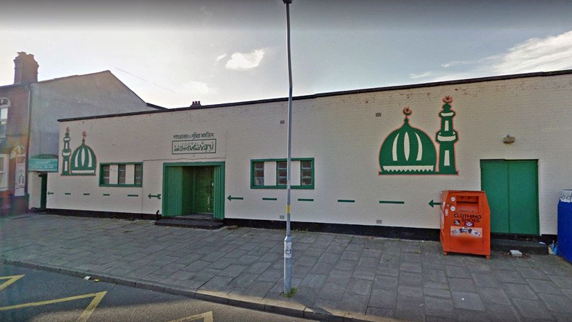 Reino Unido: Atropellan a dos hombres con un coche frente a una mezquita de Birmingham