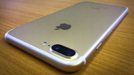 FOTO: Un joven se jacta de su nuevo iPhone en Facebook y le revelan una incómoda verdad