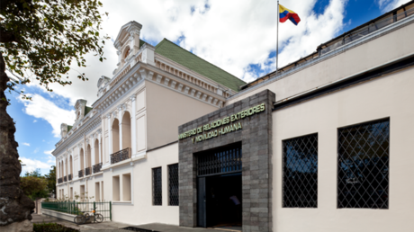 Evacuan la Cancillería de Ecuador en Quito por una amenaza de bomba