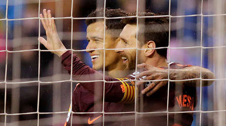 El invicto Barcelona derrota al Deportivo y se corona campeón de Liga