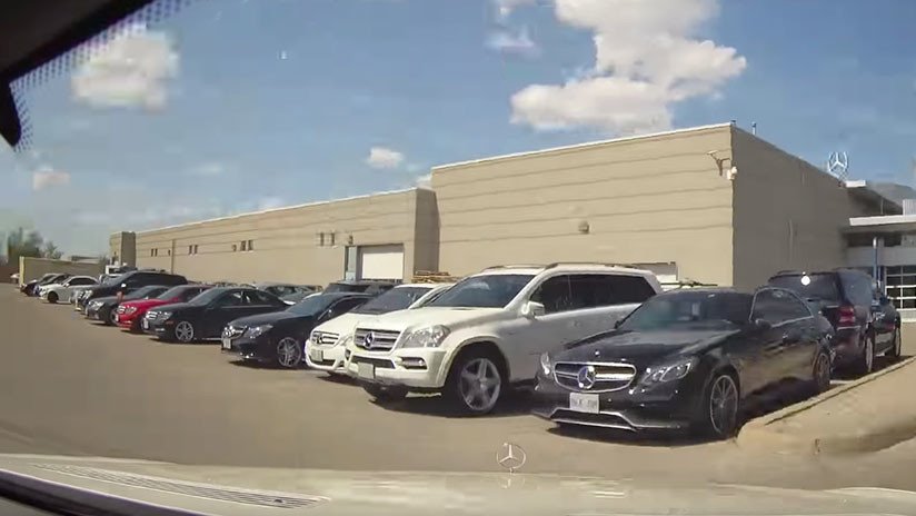 VIDEO: Deja su auto en un taller con la cámara encendida y graba el 'servicio' que menos esperaba