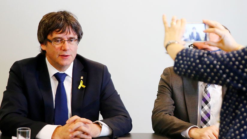Puigdemont se reunirá con los diputados de su formación en Alemania para desbloquear la investidura