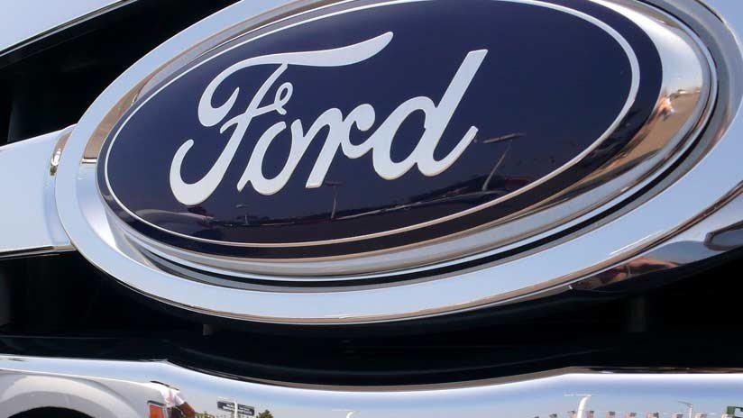 Ford desarrolla un automóvil que incluye una moto eléctrica eyectable