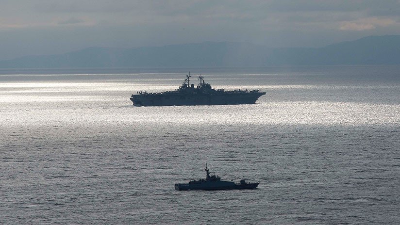 Un carguero turco choca contra un cañonero de la Marina griega