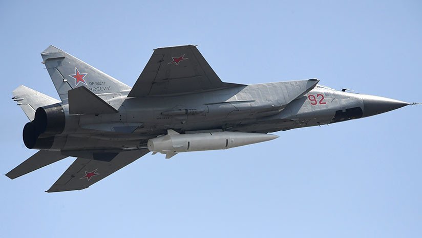 VIDEO: Rusia exhibe en el cielo de Moscú sus armas más avanzadas, los Su-57 y los misiles Kinzhal 