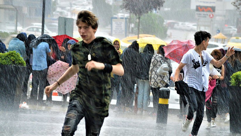VIDEO: Caos en la capital turca por la mayor inundación "en 500 años"