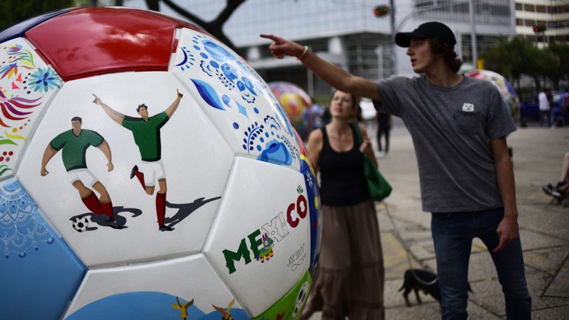 Arte y fútbol: México envía a Rusia pelotas gigantes con motivos del Mundial
