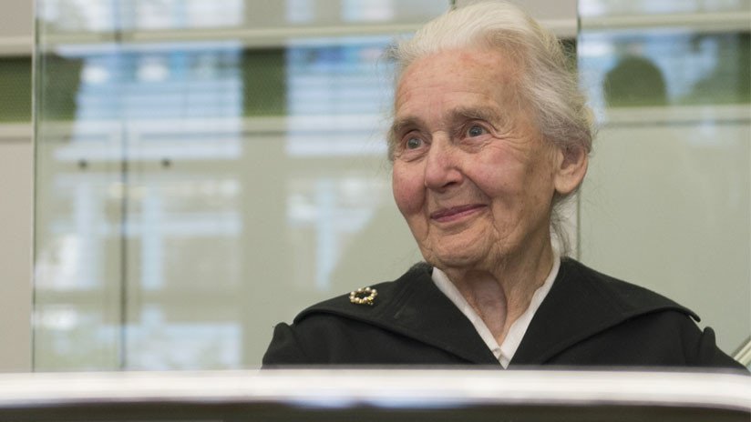 Dos años de cárcel para la 'abuela nazi' alemana que niega el Holocausto