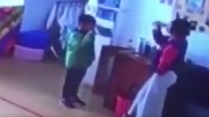 VIDEO: Una maestra de un jardín infantil obliga a sus alumnos a tomar agua hirviendo como castigo
