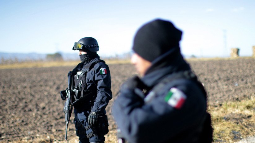 México: saqueo de tren cargado de maíz concluye con varios policías heridos