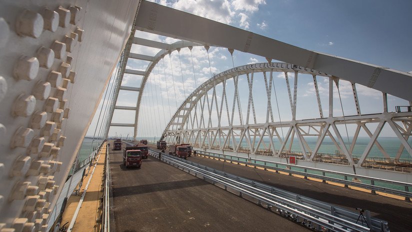 FOTOS: Concluye la construcción de la sección automovilística del puente de Crimea