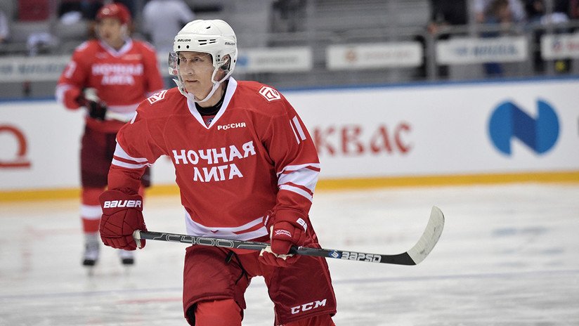 VIDEO: Putin marca cinco goles en partido de hockey de una liga de aficionados