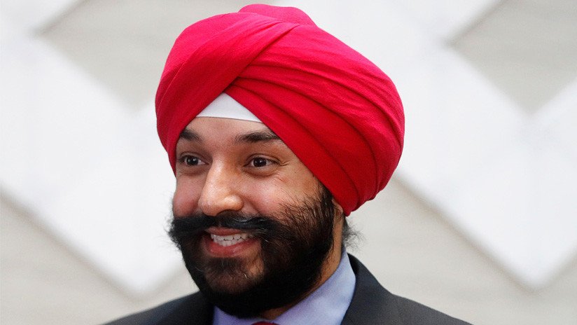 Le pidieron que se quite el turbante en un aeropuerto: EE.UU. se disculpa con un ministro canadiense