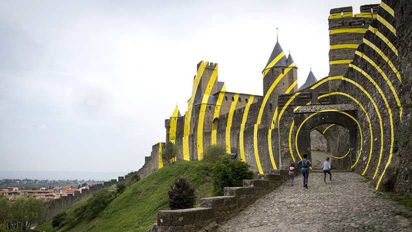 FOTOS: Pintan una ilusión óptica en un icónico castillo francés y enfurecen a los lugareños