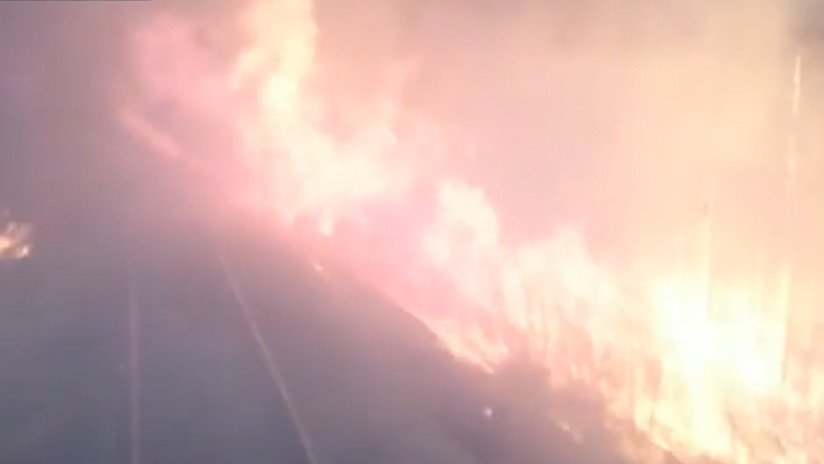 VIDEO: Un tren atraviesa un bosque en llamas en el Lejano Oriente ruso