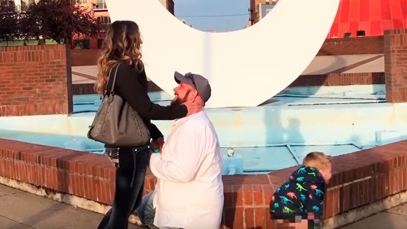 VIDEO: Un niño arruina una propuesta matrimonial de la peor forma posible y se hace viral en la Red