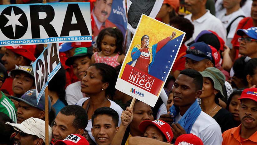 Santos acusa a Maduro de pagar a colombianos para que voten en Venezuela