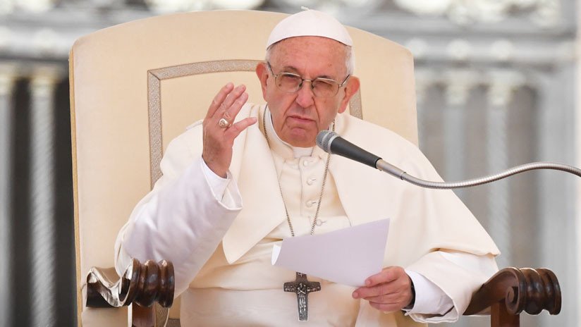 El papa Francisco solicitó la renuncia a los obispos chilenos: "Es necesario hacerlo"