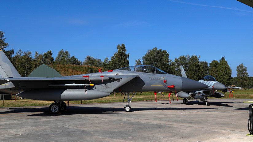 ¿Podría un viejo caza F-15 estadounidense vencer a un novedoso Su-57 ruso con este 'arma' secreta? 