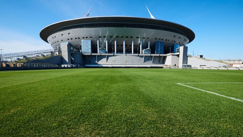 El césped movible del innovador estadio de San Petersburgo, listo para el Mundial 2018
