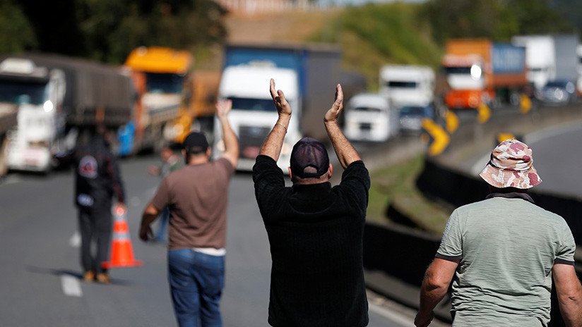 Brasil: Camioneros bloquean vías del país tras aumento en el precio del combustible (FOTOS, VIDEO)