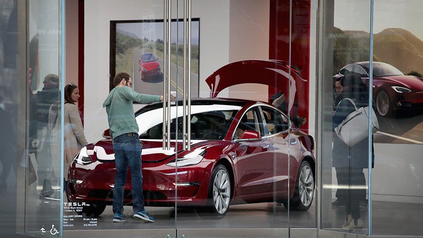 Musk mejorará el Modelo 3 de Tesla después de valoraciones negativas