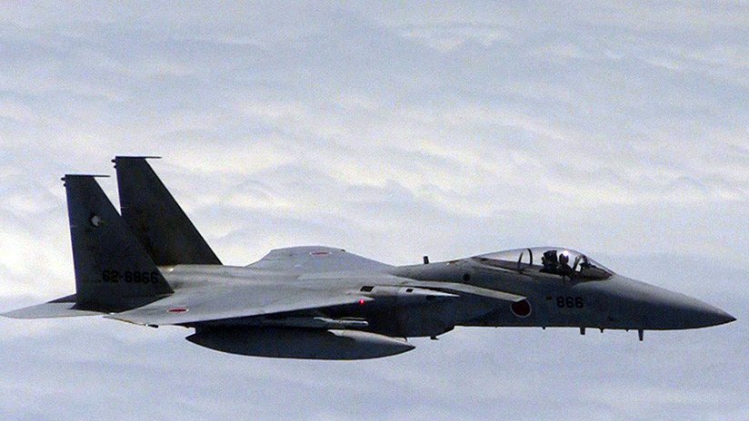 Un caza F-15 japonés aterriza de emergencia en una base aérea estadounidense