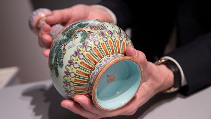 FOTOS: Descubren de casualidad en un desván una vasija de la dinastía Qing que vale una fortuna