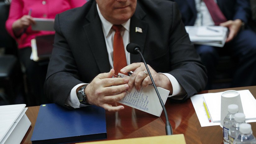 "Llamar a Lavrov": Mike Pompeo muestra sin querer su lista de tareas (FOTO)