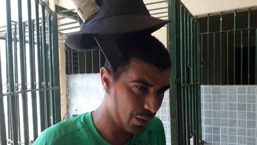 VIDEO IMPACTANTE: Este preso brasileño tiene un machete clavado en la cabeza y no se inmuta