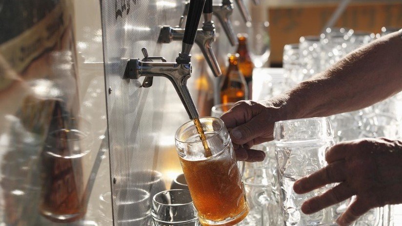 ¿La probaría? Suecia presenta una "cerveza basura" elaborada a partir de aguas residuales