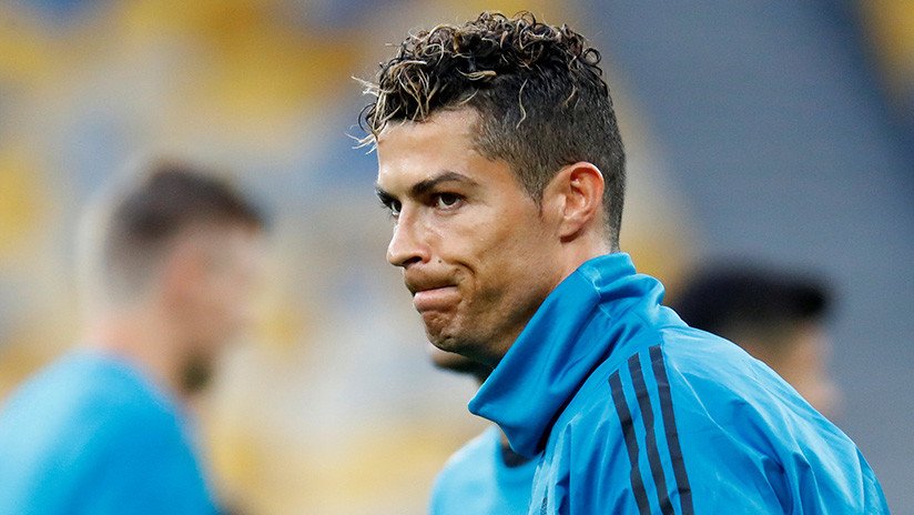 VIDEO: La disculpa de Ronaldo a un camarógrafo tras abrirle la ceja con un disparo