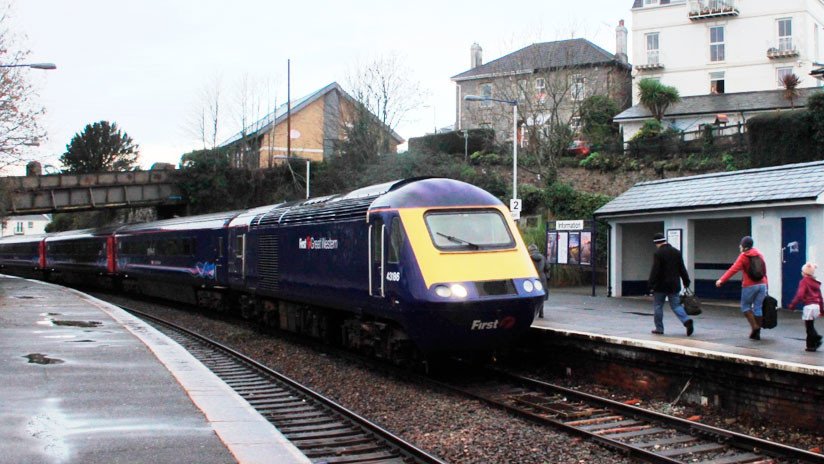 Un tren con centenares de pasajeros se pierde en el Reino Unido