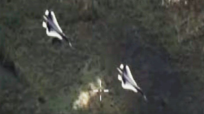 VIDEO: Cazas furtivos rusos Su-57 realizan un espectacular viraje a vista de dron