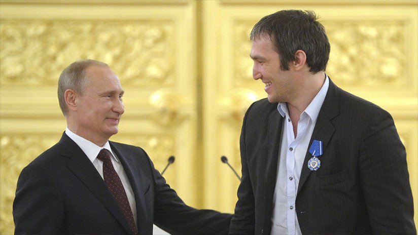  Periodista desea la muerte a estrella rusa de la NHL y a "todos los partidarios de Putin"