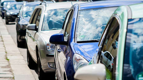 Una anciana pide que la ayuden a estacionar y muere atropellada por su propio auto