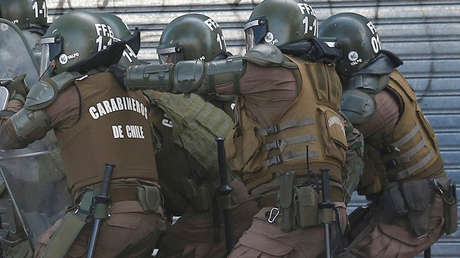 VIDEO: Carabineros de Chile irrumpen con violencia en las instalaciones del Instituto Nacional