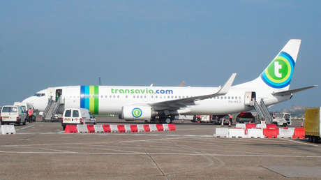 Un avión aterriza de emergencia por causa de un 'hombre apestoso' que hizo vomitar a los pasajeros