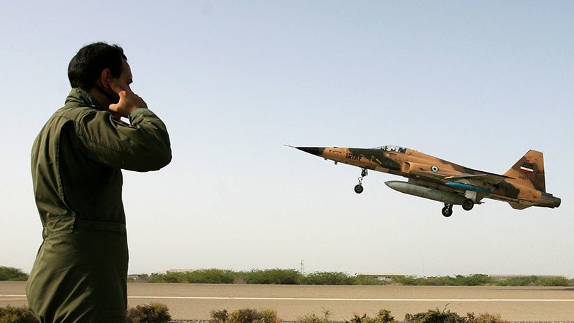 Un avión militar iraní se estrella en el centro del país
