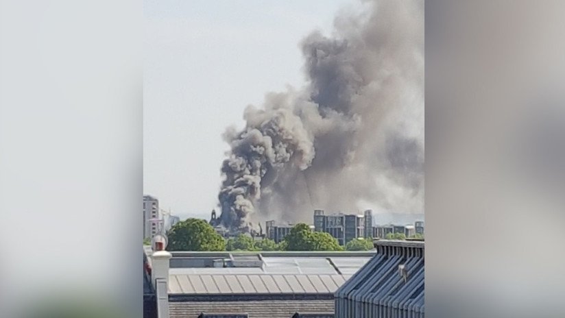 Humo negro sobre Londres por un gran incendio cerca de Hyde Park (VIDEOS)