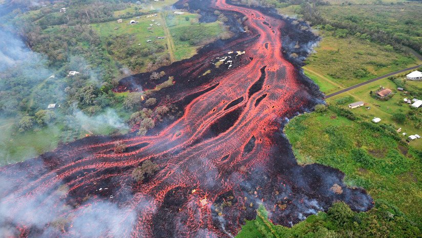 Las corrientes de lava 'devoran' todo lo que encuentran a su paso en Hawái 