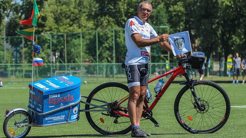 FOTOS: Un hombre viaja en bicicleta desde Portugal a Rusia para estar en el Mundial 