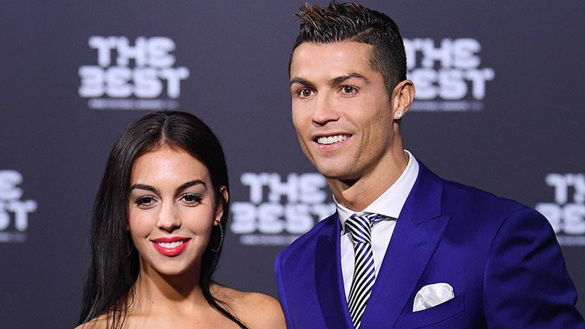 "Se necesita mesero chileno": La novia de Ronaldo se burla de Chile por su ausencia en el Mundial